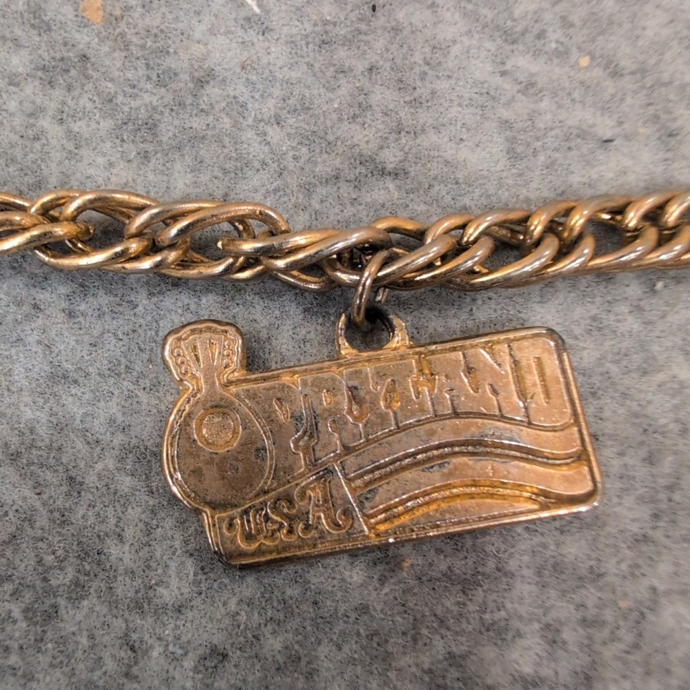 Vintage Nashville Charm Bracelet Grand Ole Opry Opryland USA Gold Tone J1 - Picture 1 of 6